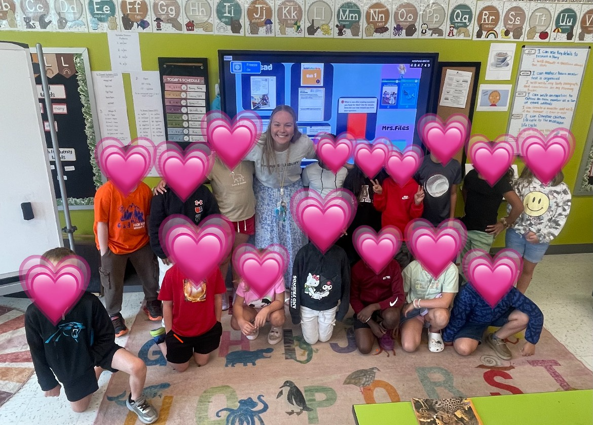 Shaelyn Rowan pictured with her class (faces blurred)