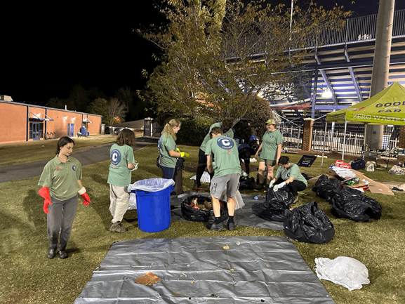 Volunteers help with sorting for zero waste