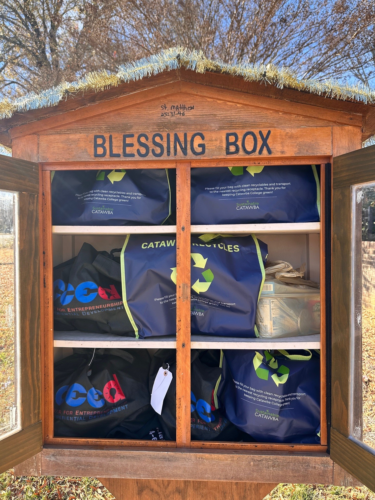 Tom Smith Fellows Delivering Thanksgiving Meals