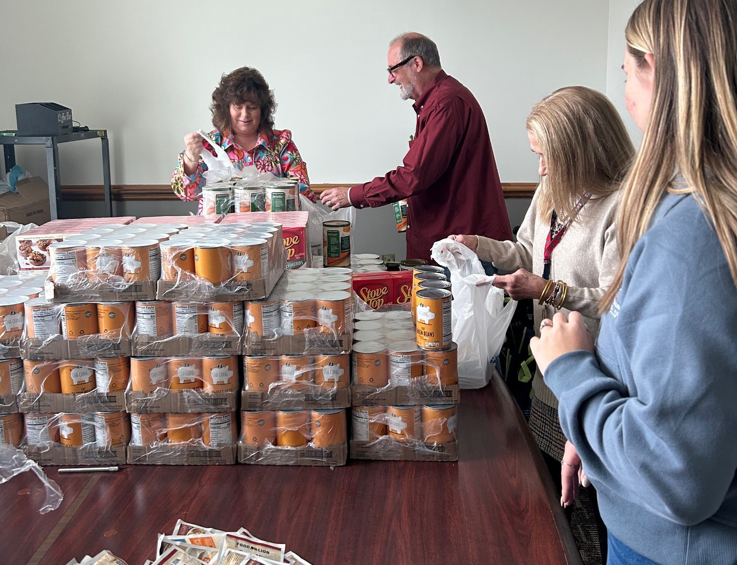 Tom Smith Fellows Delivering Thanksgiving Meals